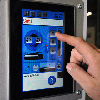 Einfache Bedienung über das farbige 7" Touchpanel Einfache Bedienung über das farbige 7" Touchpanel